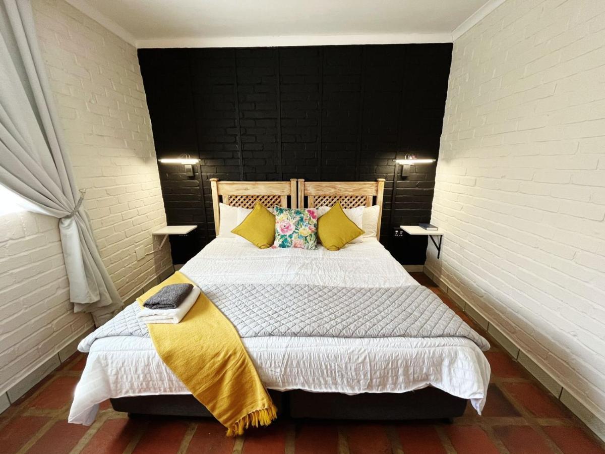 The Gallery Lounge Potchefstroom Esterno foto